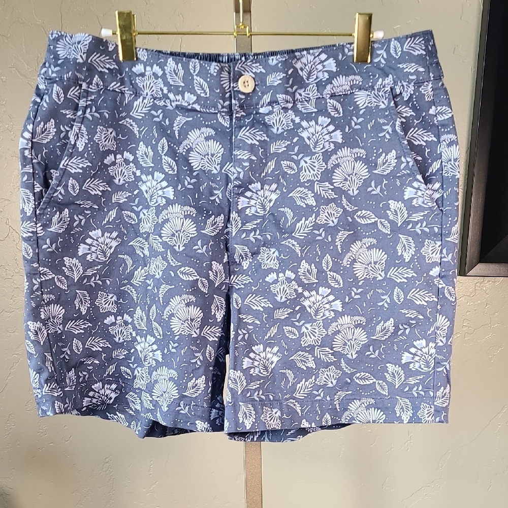 JACHS Girlfriend Blue and White Floral Shorts XL